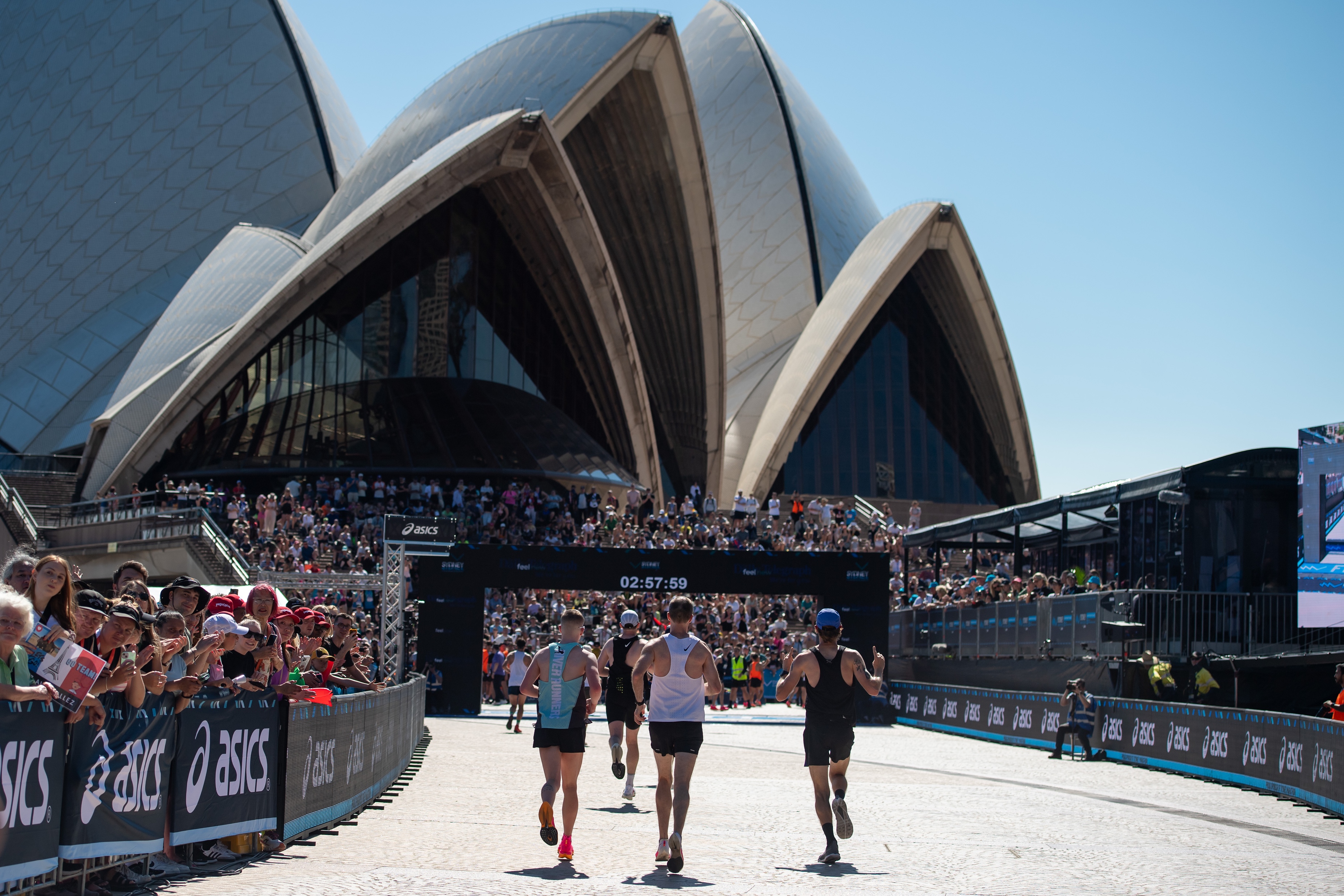 Marathon runners on the Sydney course beside the Sydney Opera House